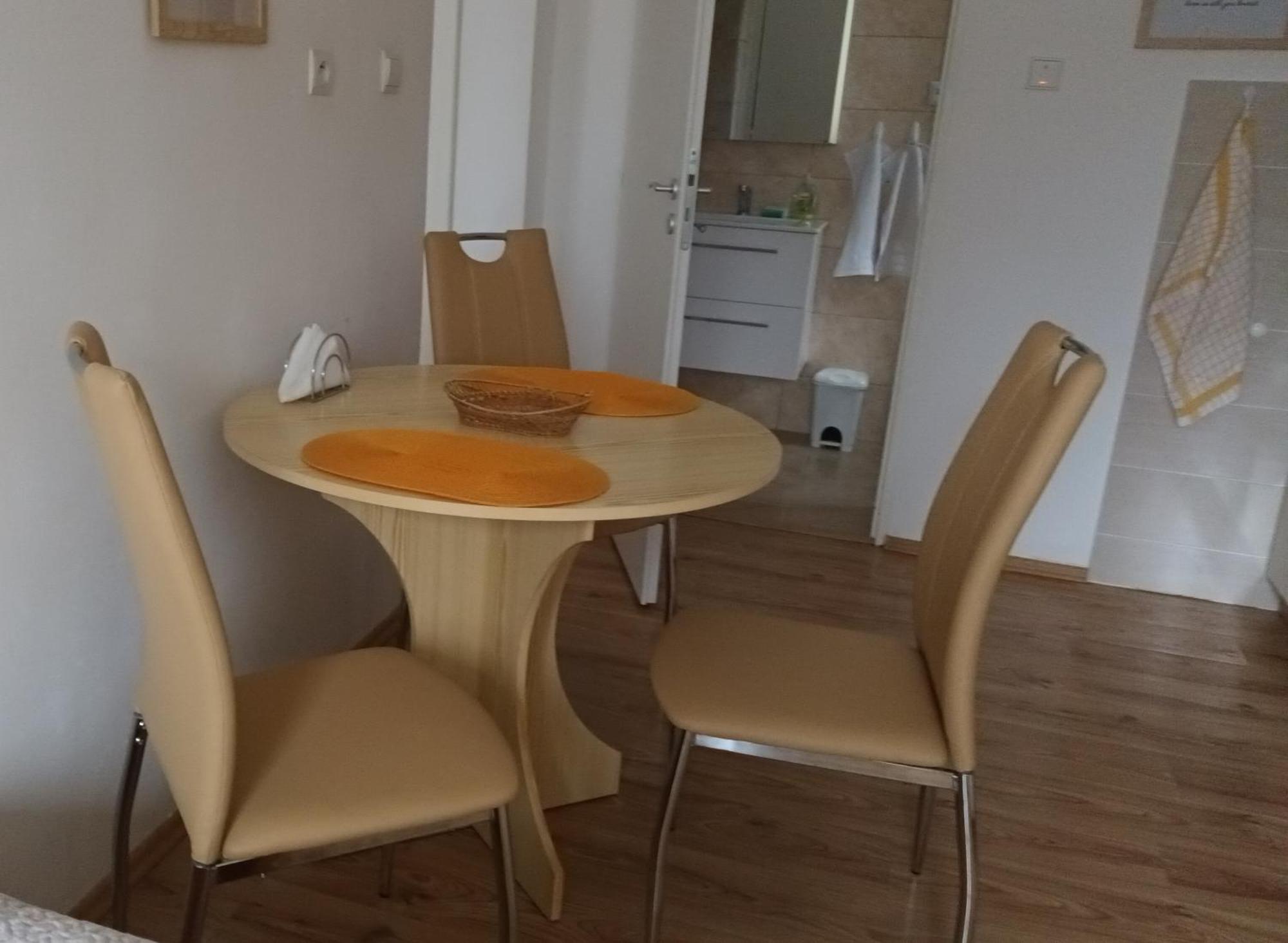 Apartman Alena Карловы Вары Экстерьер фото